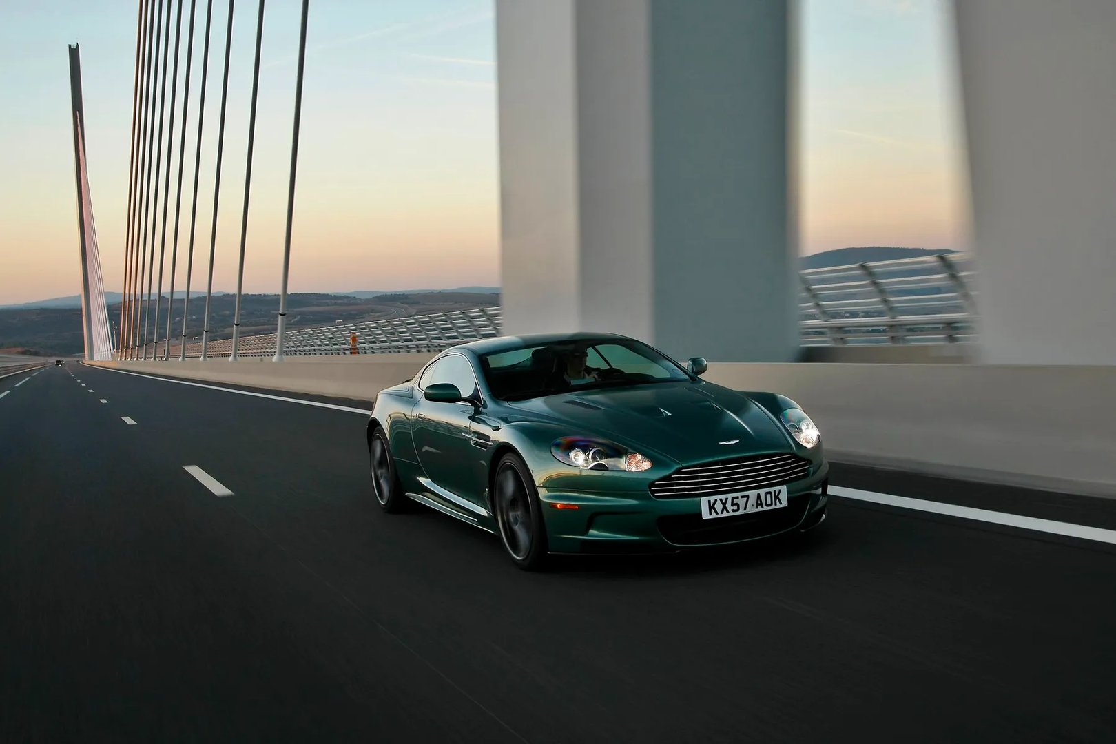Aston Martin_DBS_2_generation__Coupe__8.jpg