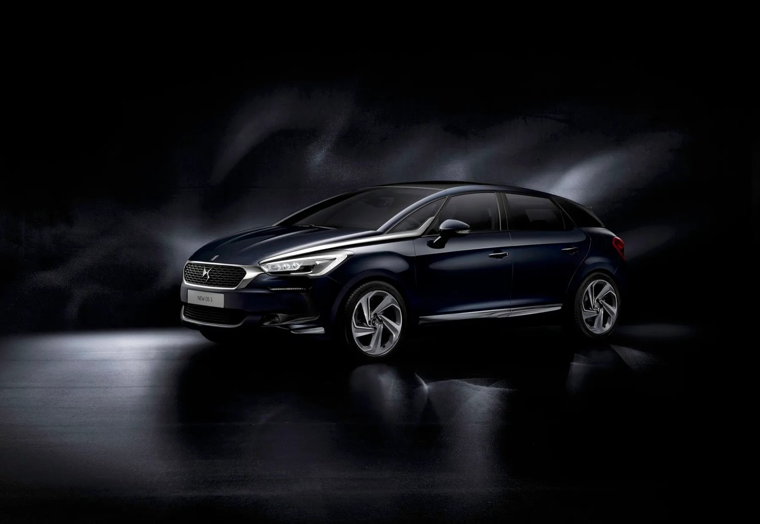 DS_5_1_generation__Hatchback_5-door__9.jpg