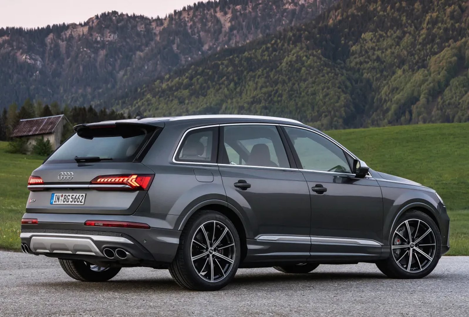 Audi_SQ7_1_generation_restyling__SUV_5-doors__9.jpg