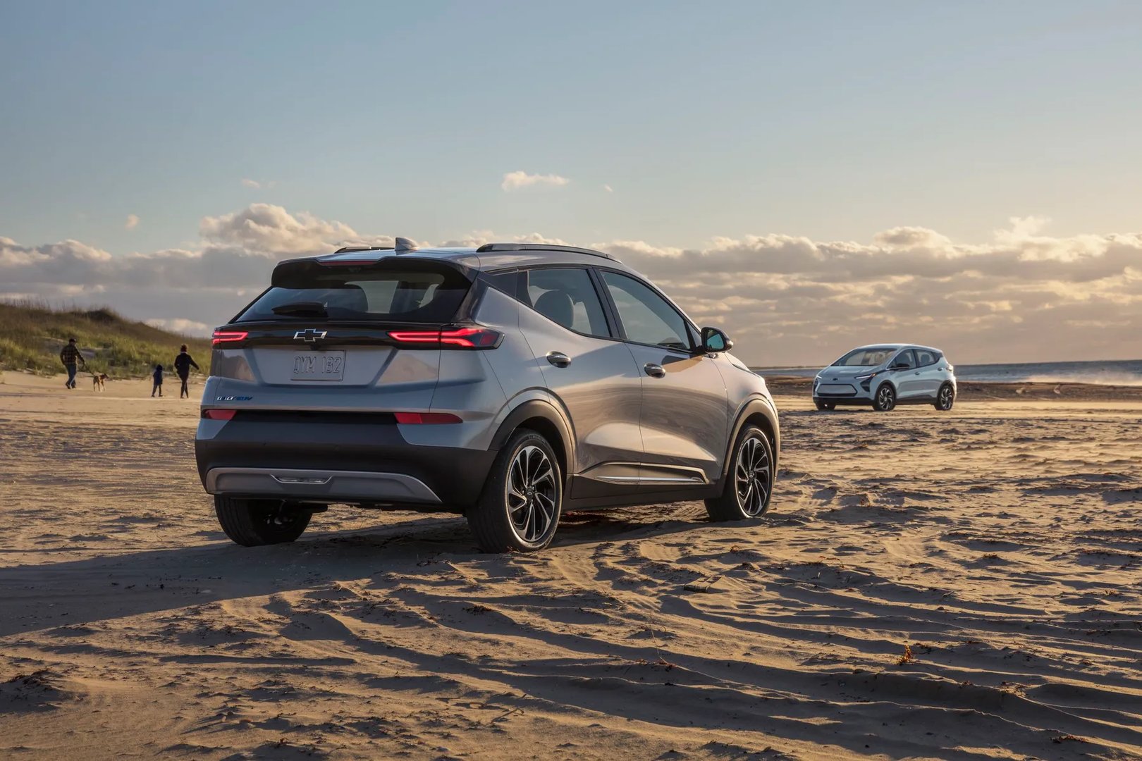 Chevrolet_Bolt_EUV_1_generation__SUV_5-doors__3.jpg