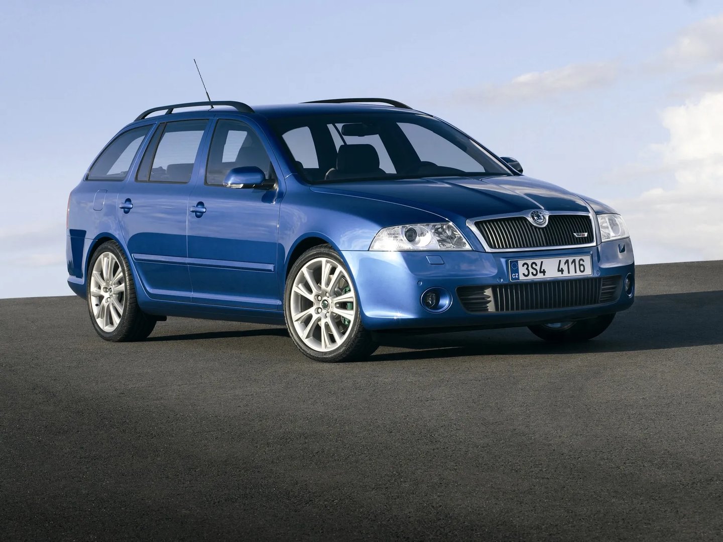 Skoda_Octavia_RS_2_generation__Estate_5-door__6.jpg