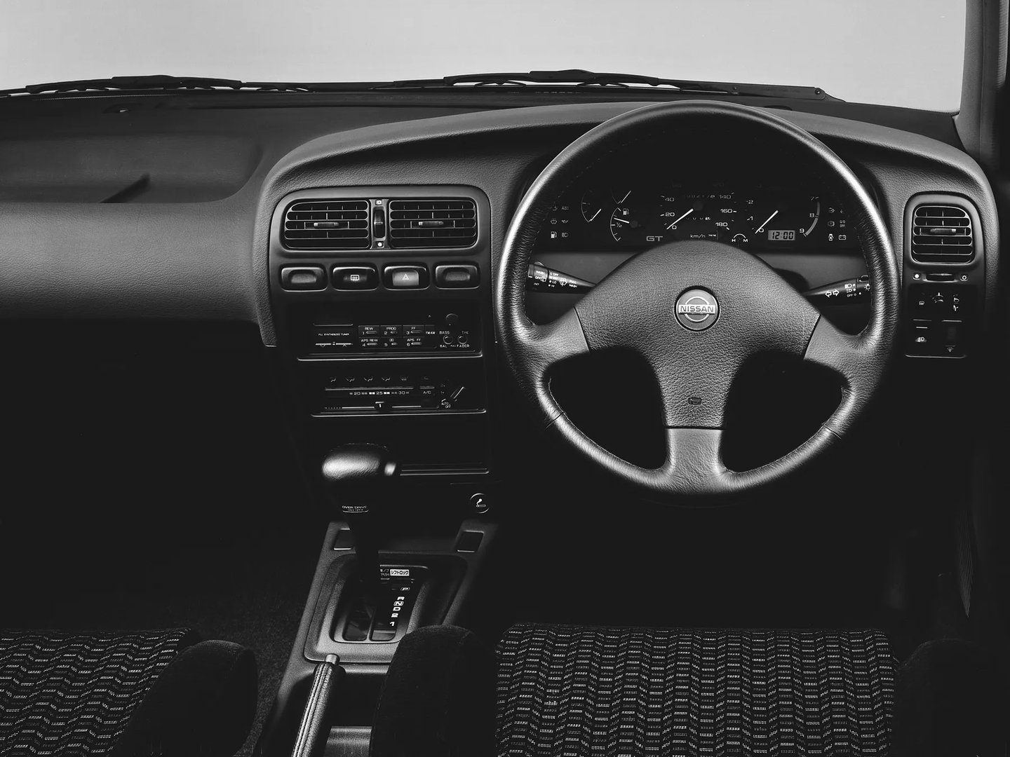 Nissan_Primera_1_generation__Hatchback_5-door__8.jpg