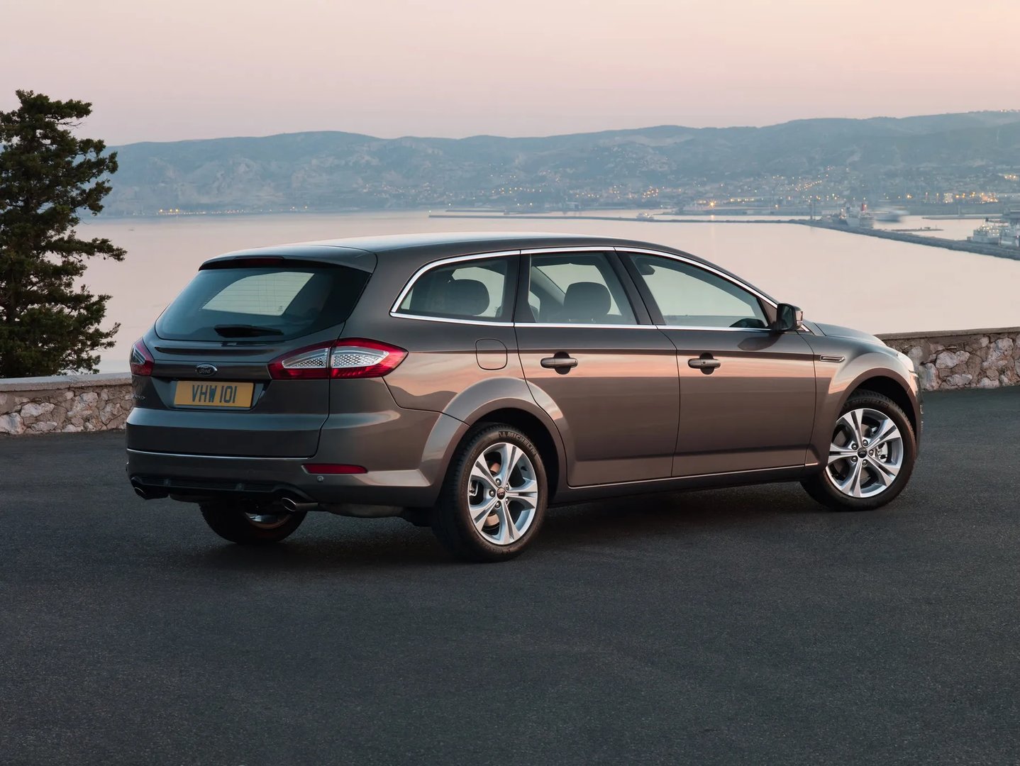 Ford_Mondeo_4_generation_restyling__Estate_5-door__5.jpg