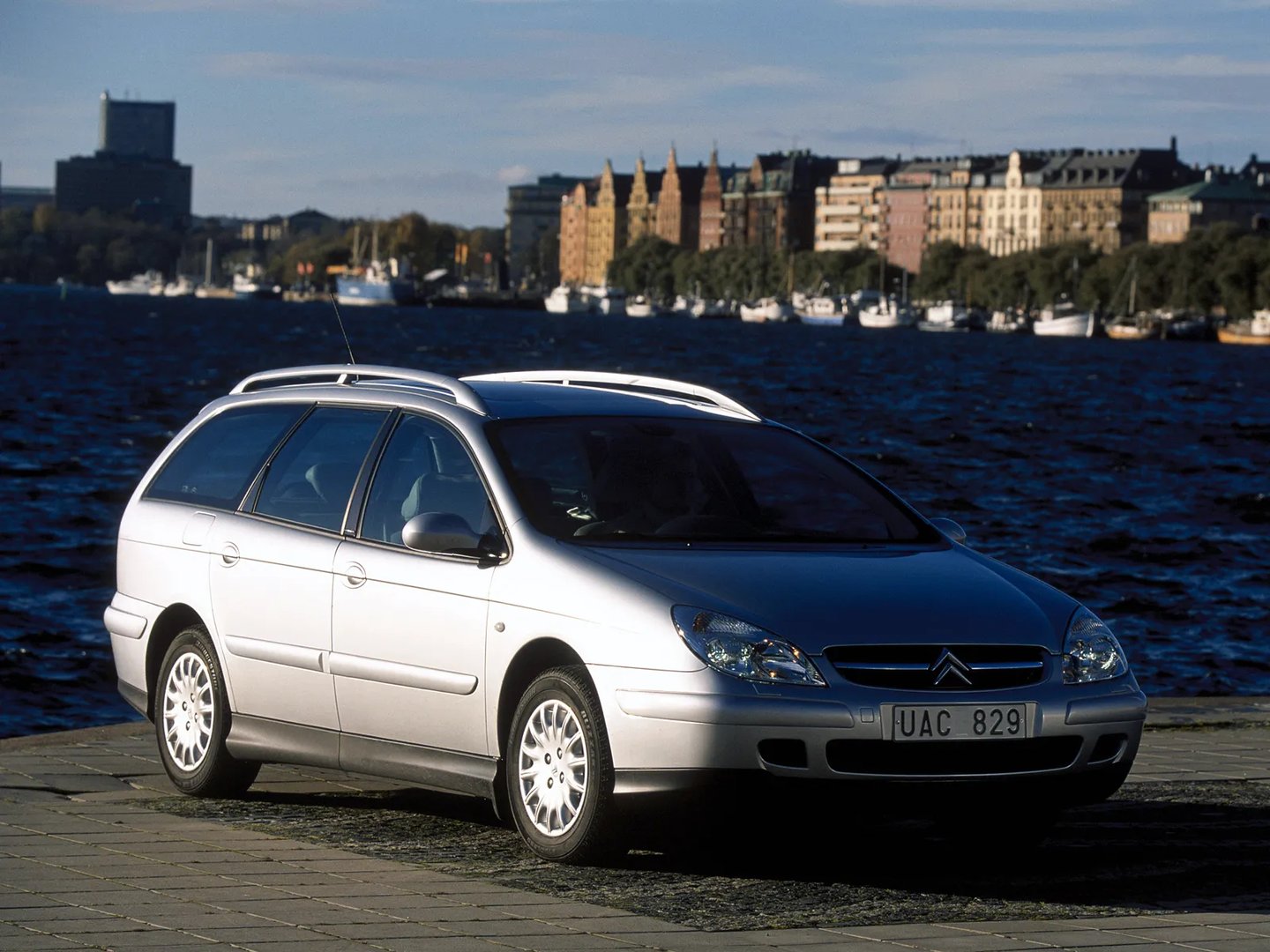 Citroen_C5_1_generation__Estate_5-door__2.jpg