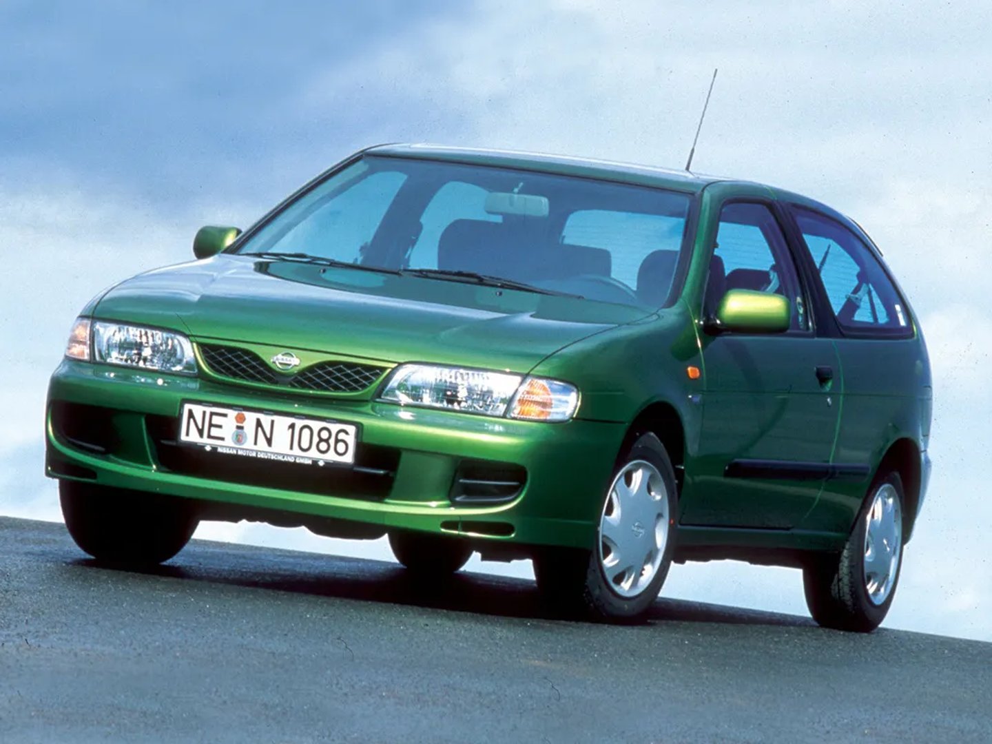 Nissan Almera 1 generation  Hatchback 3-door