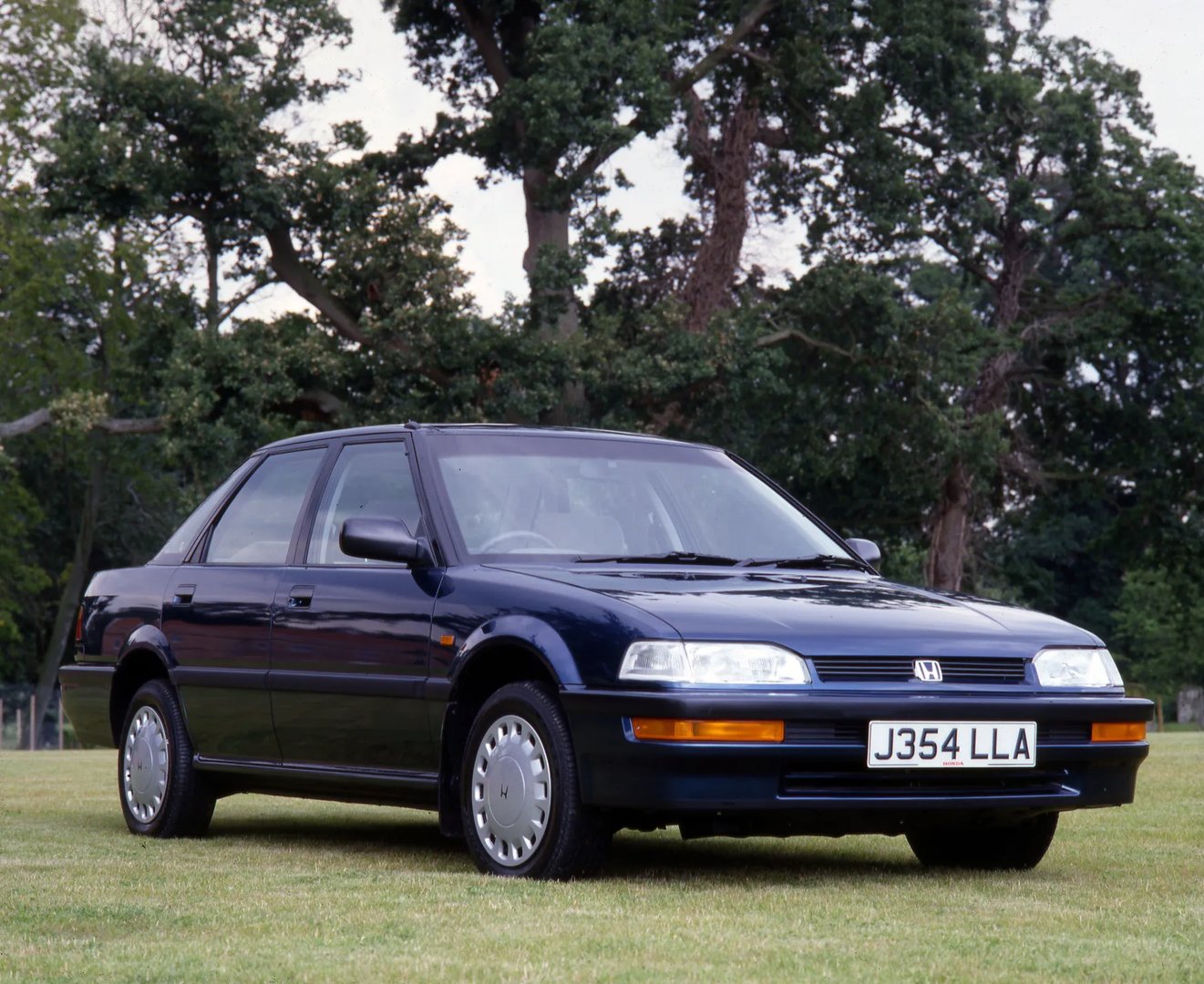 Honda_Concerto_1_generation__Sedan__3.jpg