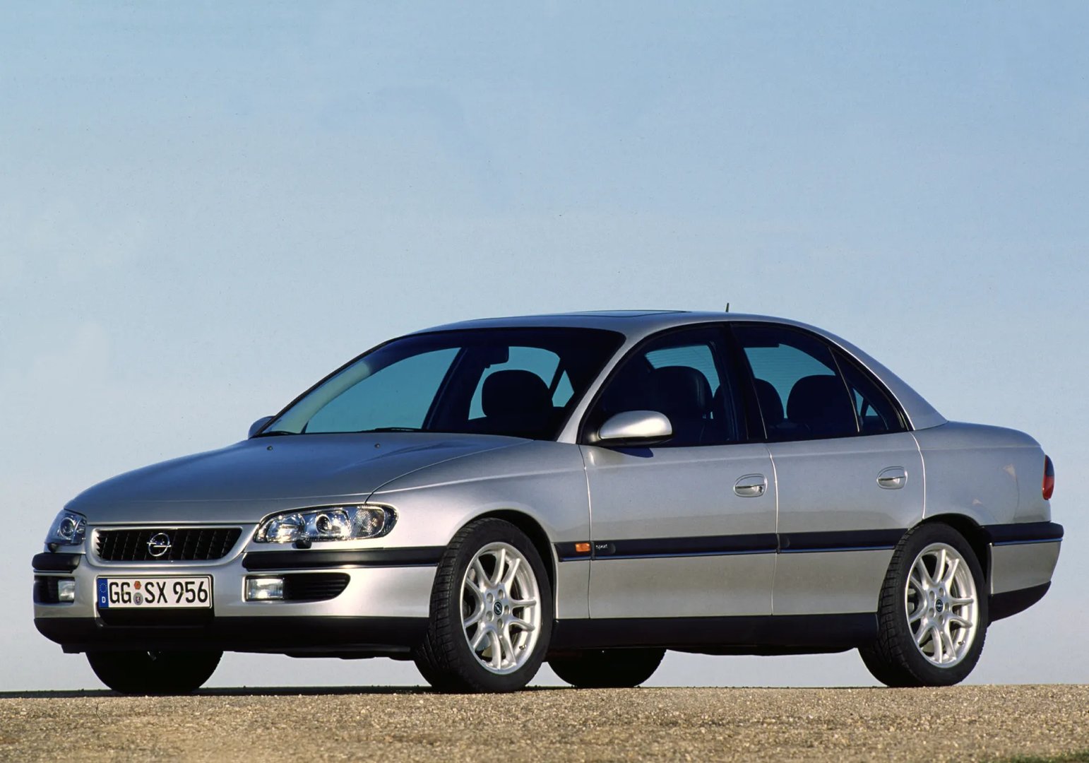 Opel_Omega_2_generation__Sedan__1.jpg
