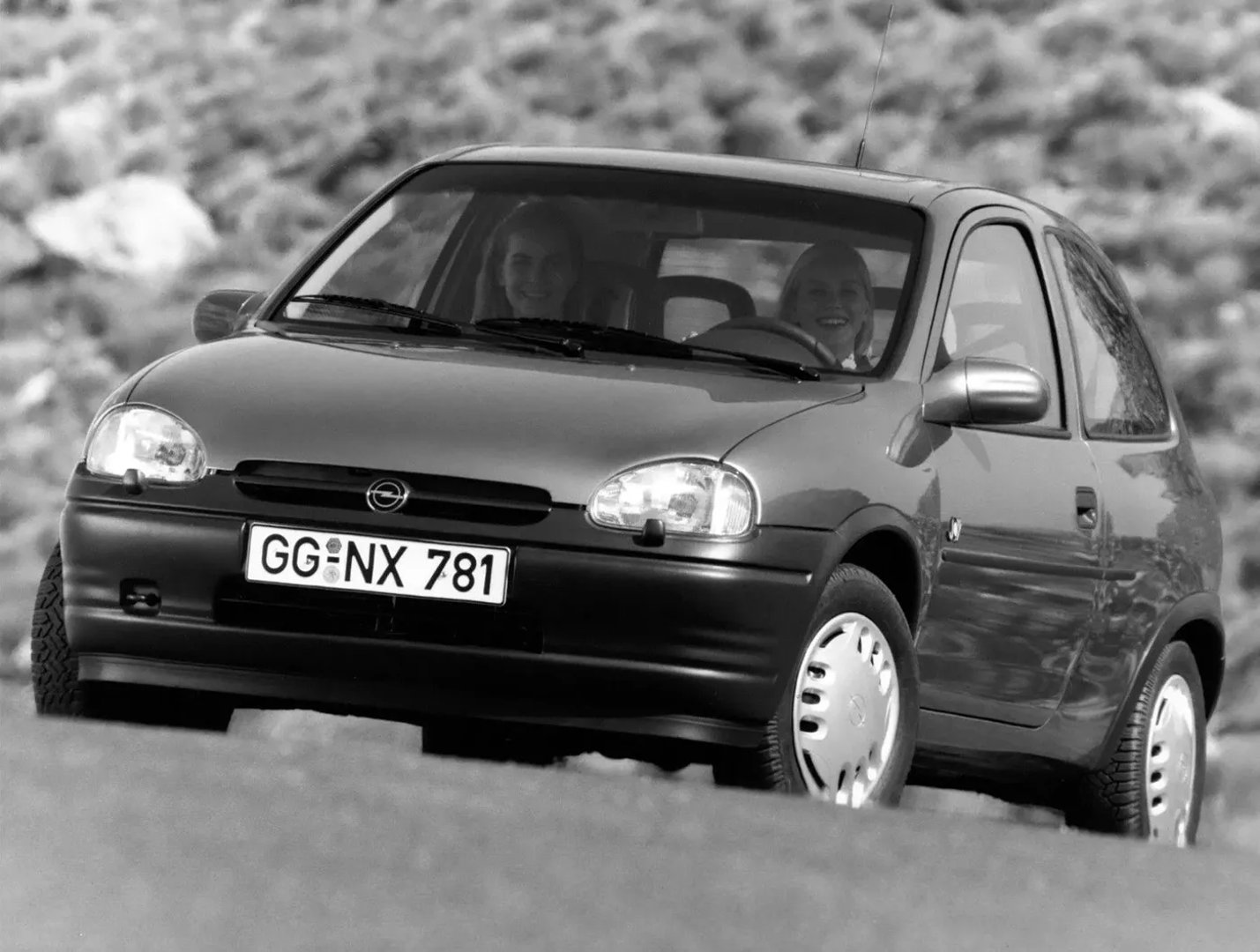 Opel_Corsa_2_generation__Mini_3-doors__12.jpg
