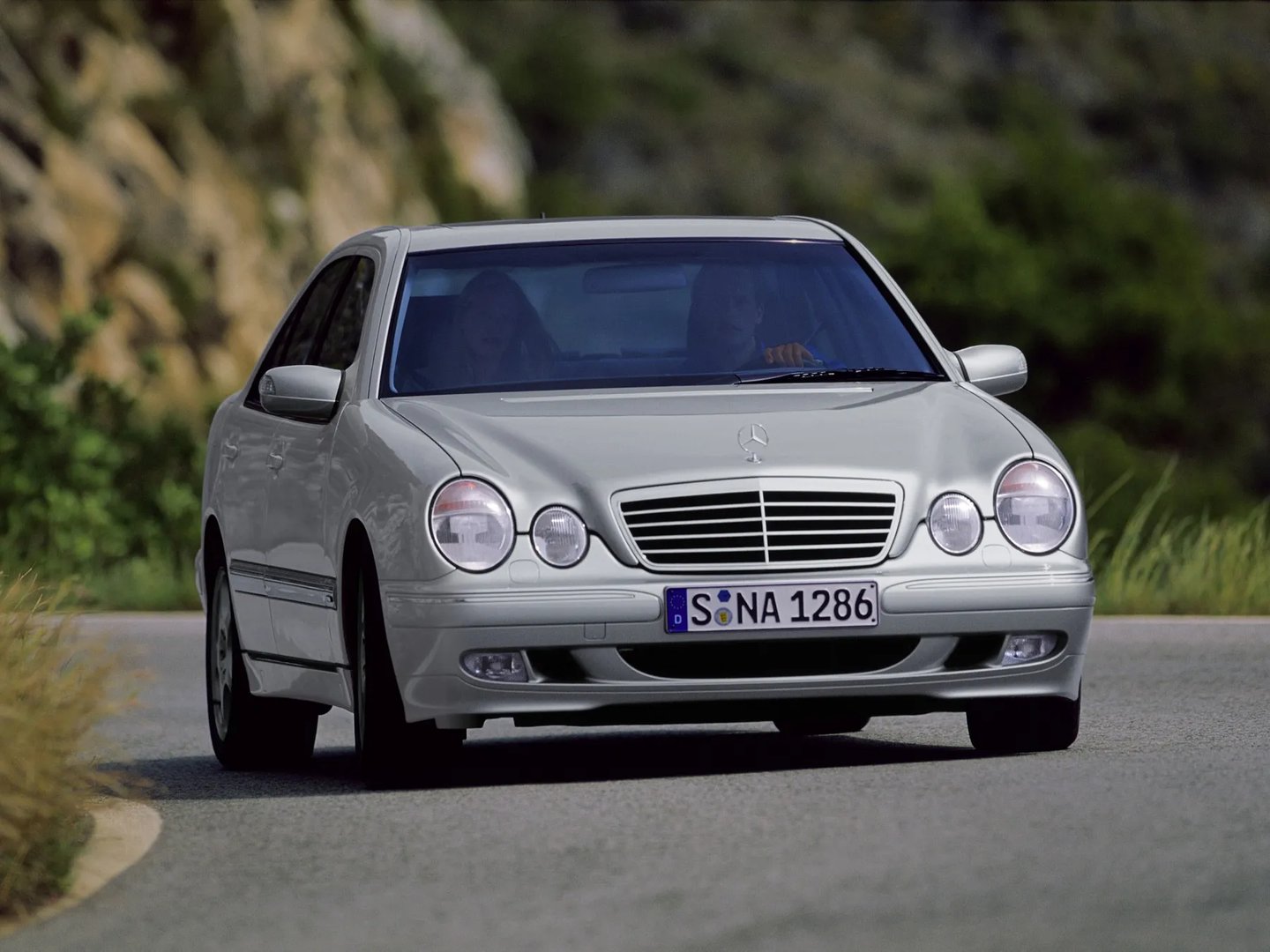 Mercedes_E-Class_2_generation_restyling__Sedan__11.jpg