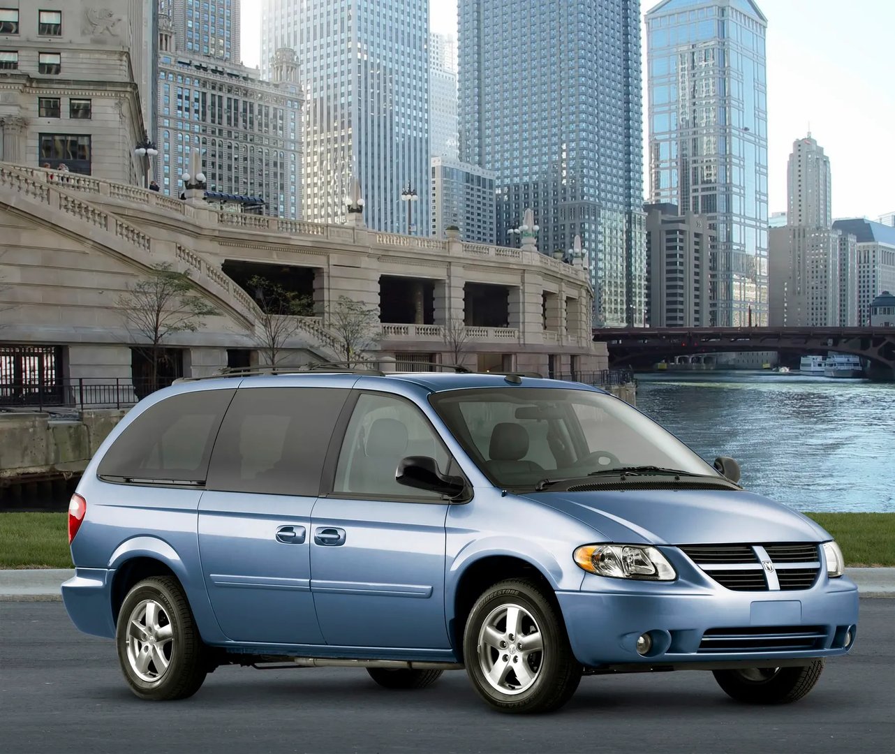 Dodge_Caravan_4_generation__Minivan__11.jpg