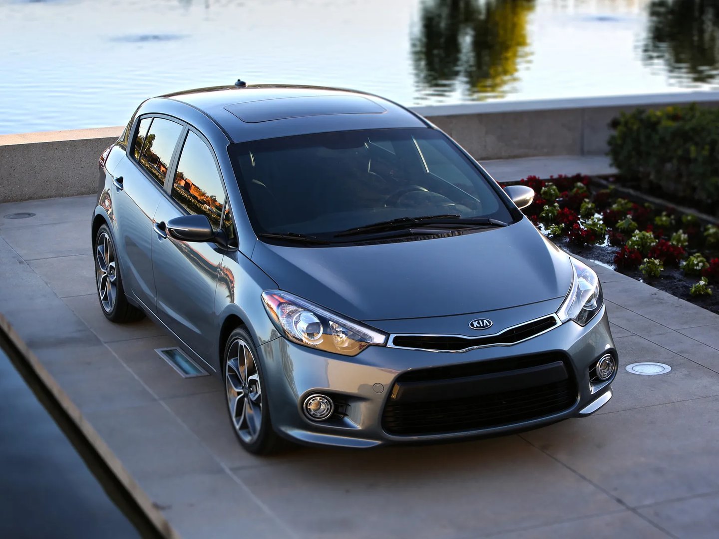 Kia_Forte_2_generation__Hatchback_5-door__4.jpg