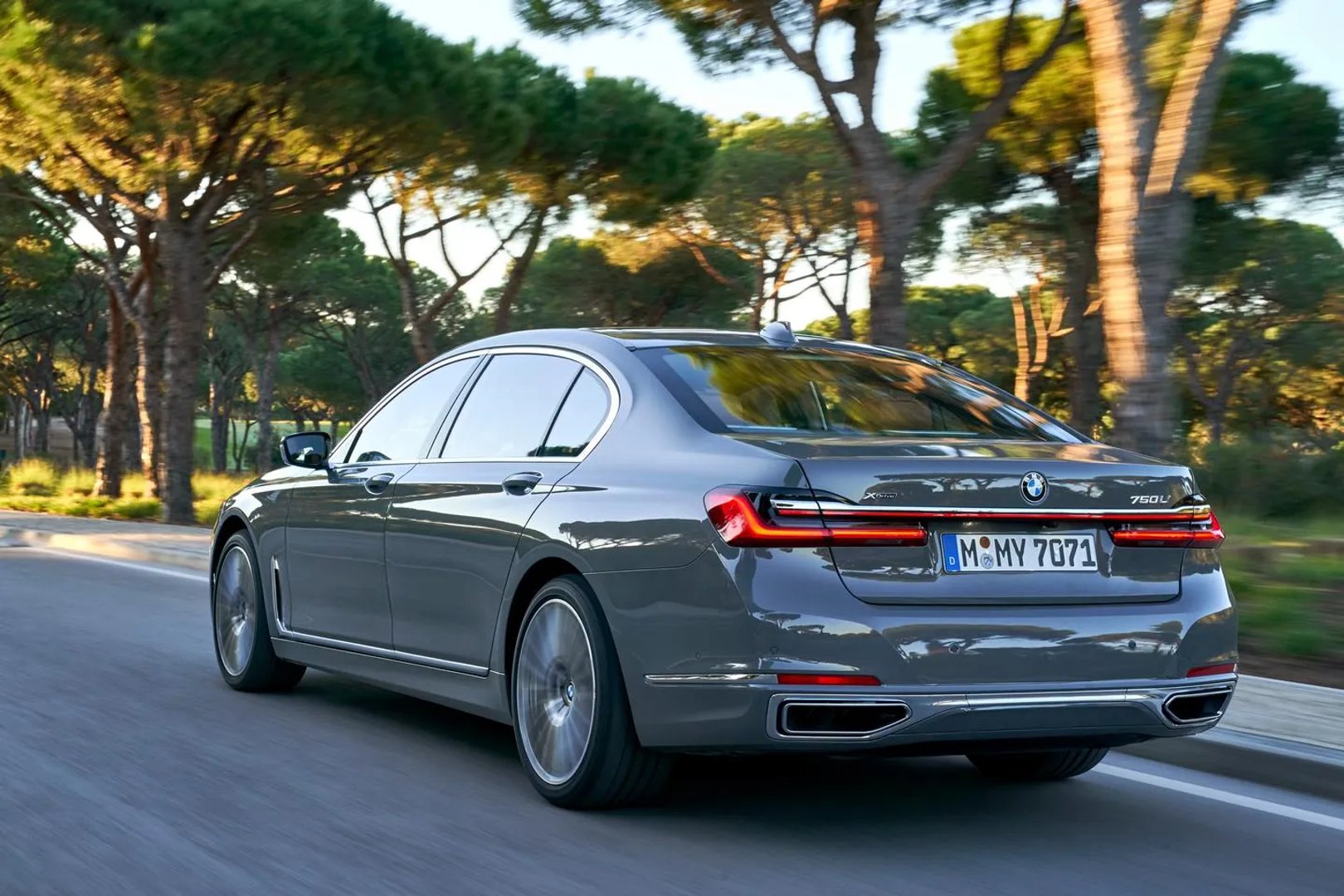 BMW_7_series_6_generation_restyling__Sedan_Long__2.jpg