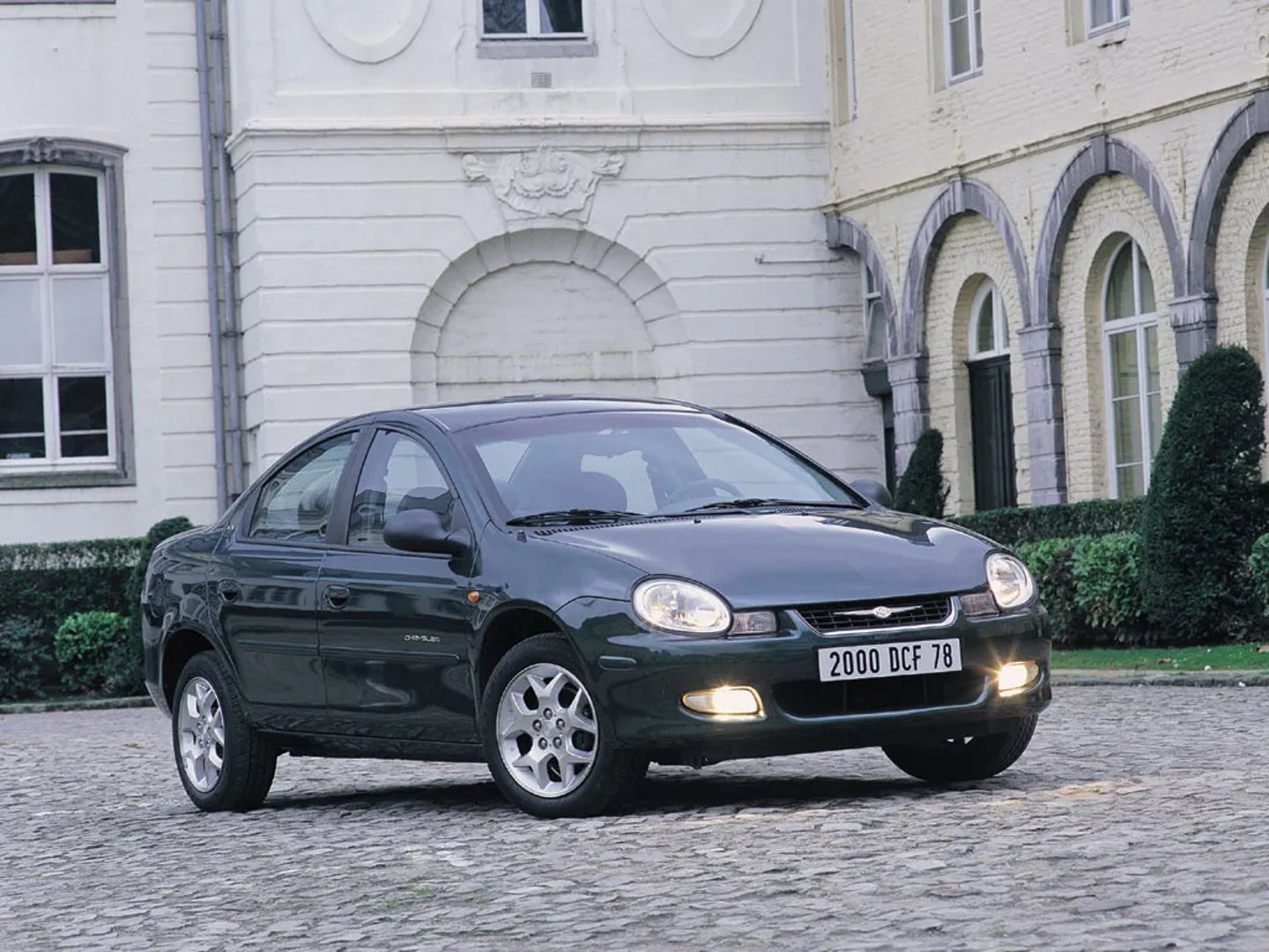 Chrysler_Neon_2_generation__Sedan__2.jpg