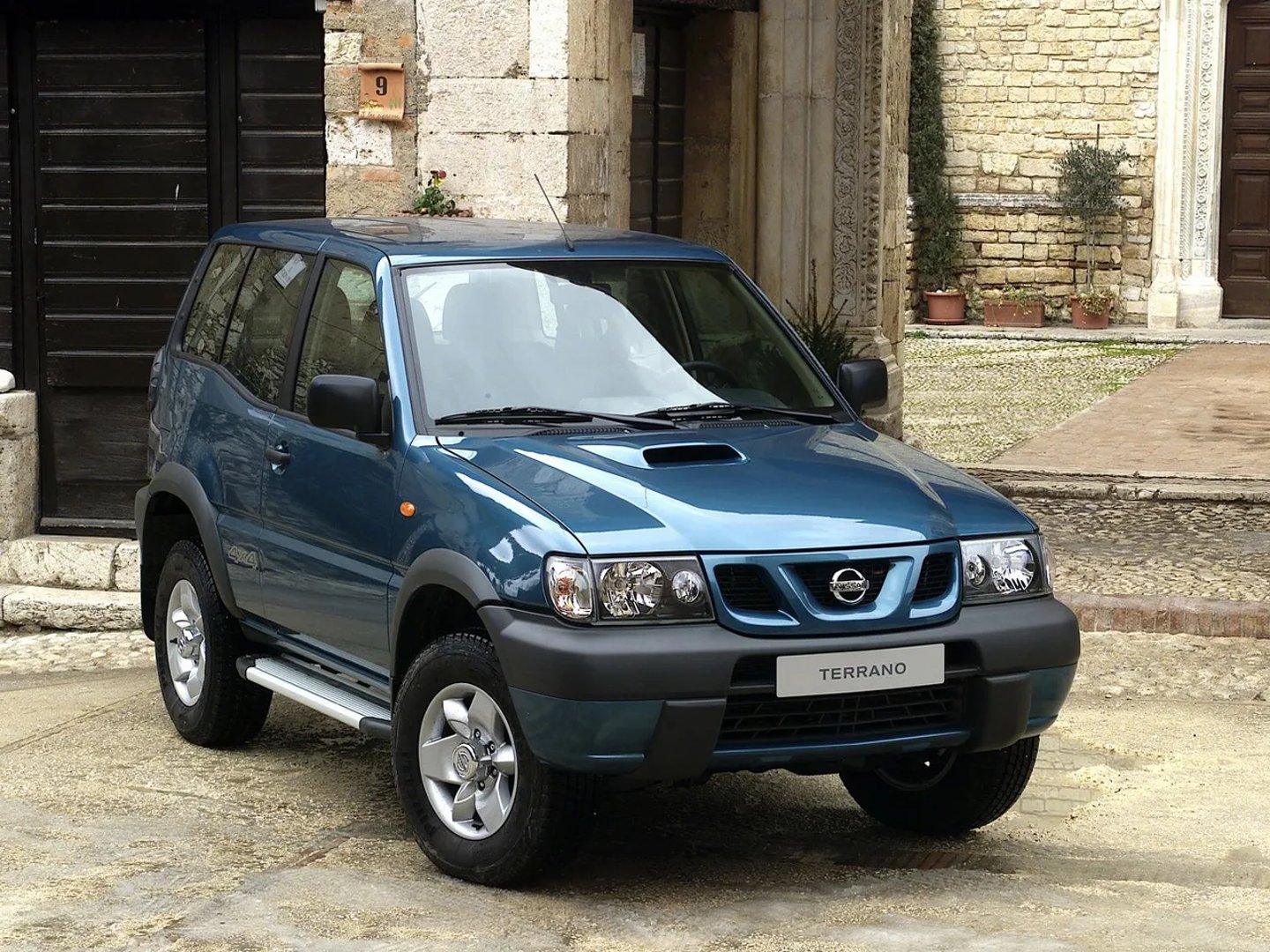 Nissan_Terrano_2_generation_restyling_2__SUV_3-doors__4.jpg