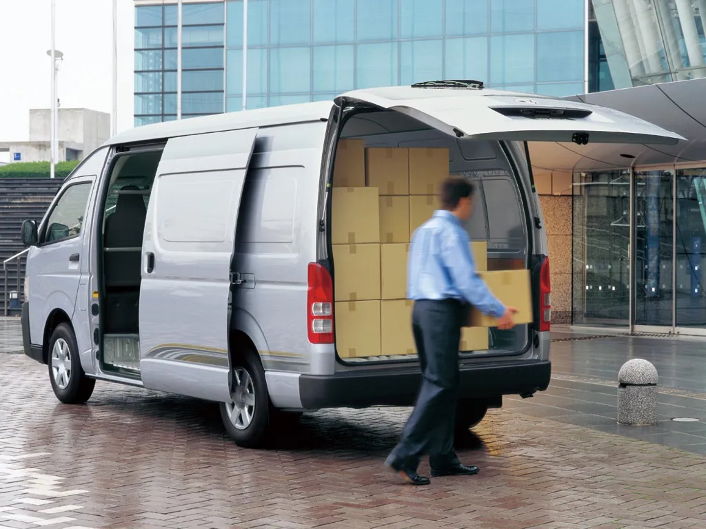 Toyota_HiAce_3_generation__Van__2.jpg