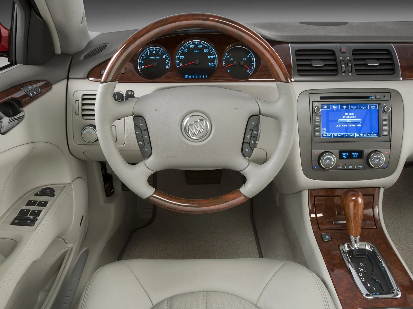 Buick_Lucerne_1_generation_restyling__Sedan__7.jpg