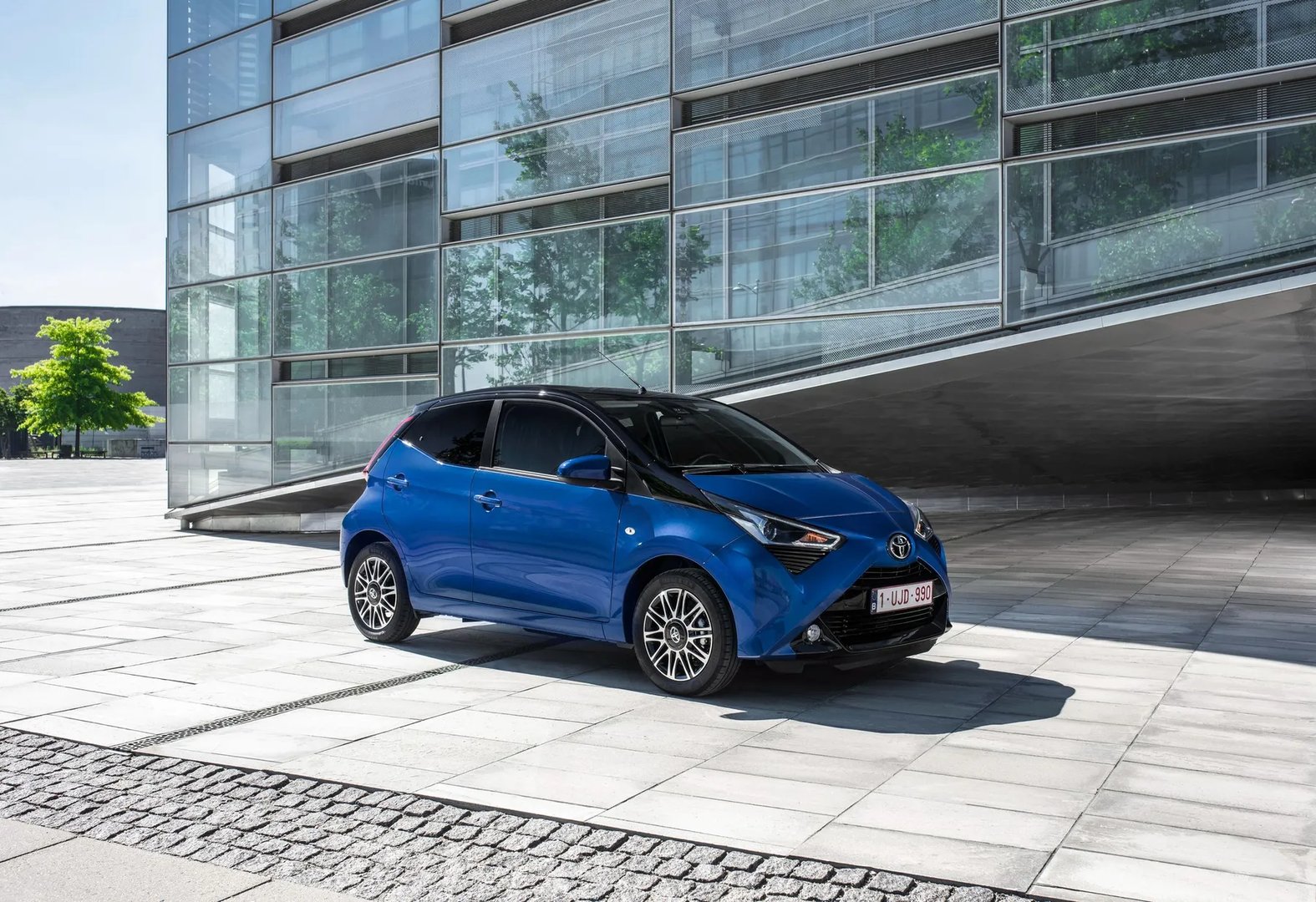 Toyota_Aygo_2_generation_restyling__Mini_5-doors__12.jpg