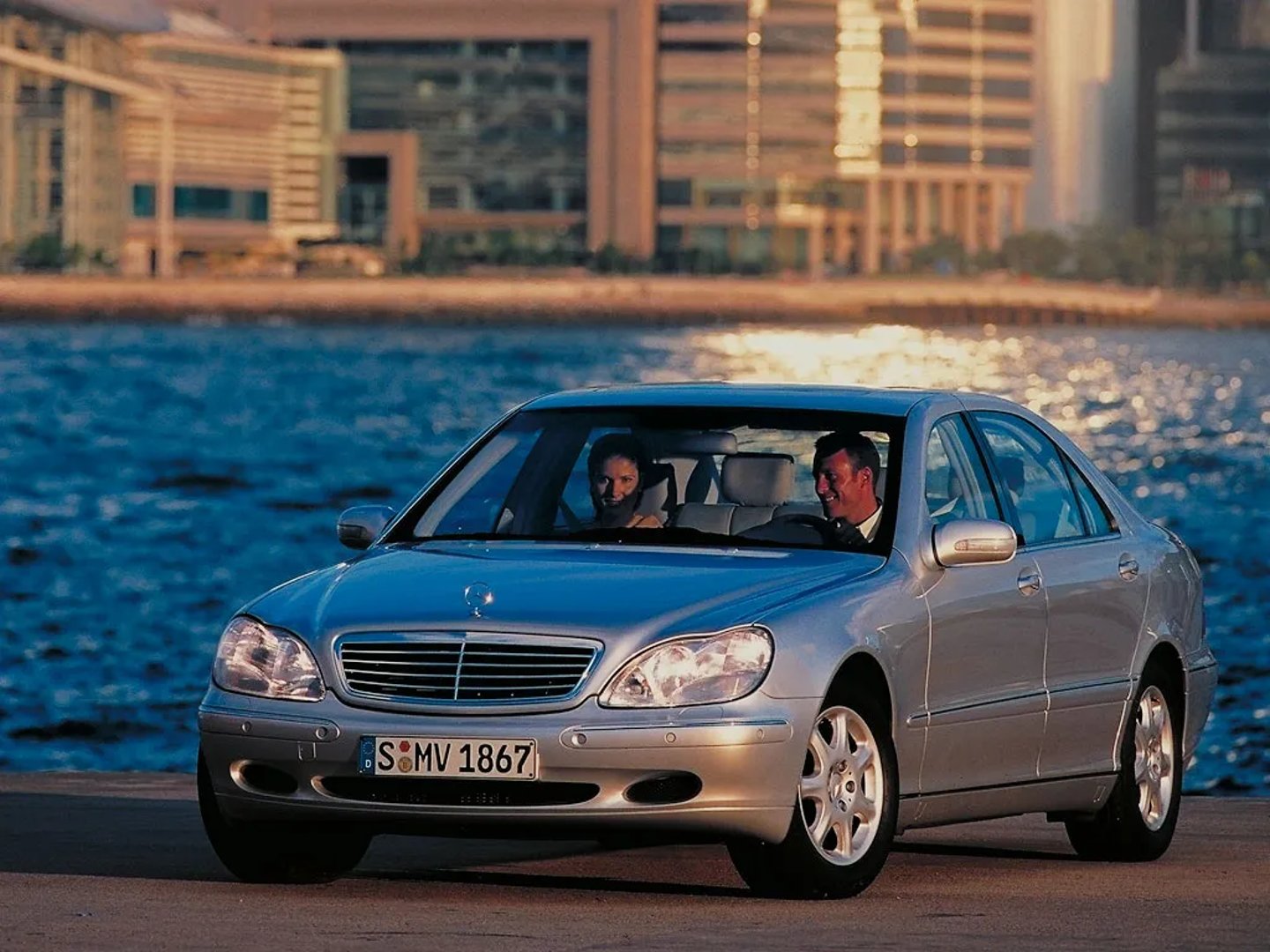 V220  Sedan Long