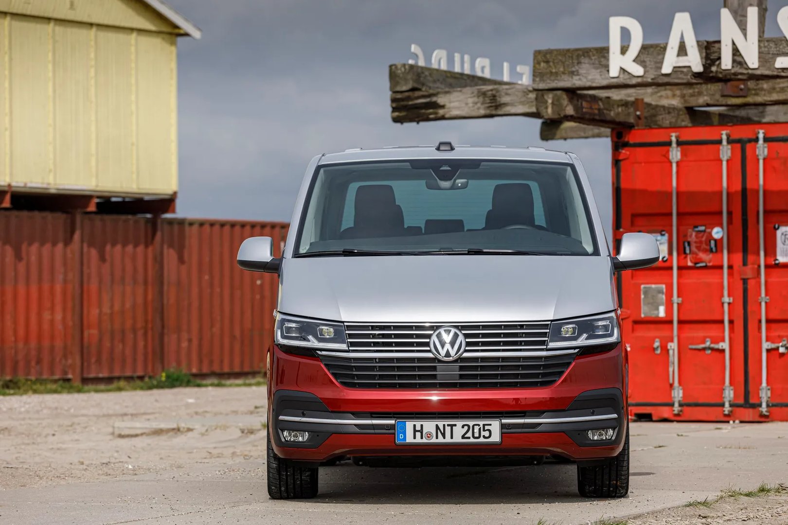 Volkswagen_Multivan_6_generation_restyling__Minivan__10.jpg