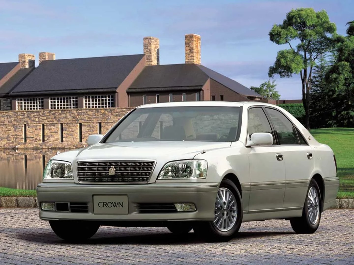 Toyota_Crown_11_generation__Sedan__4.jpg