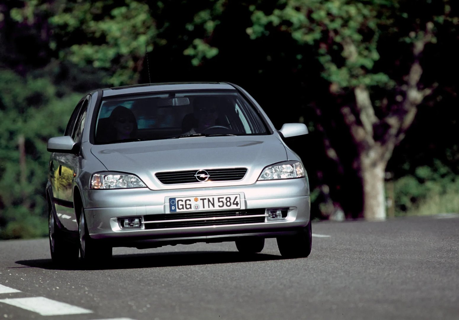 Opel_Astra_2_generation__Sedan__1.jpg