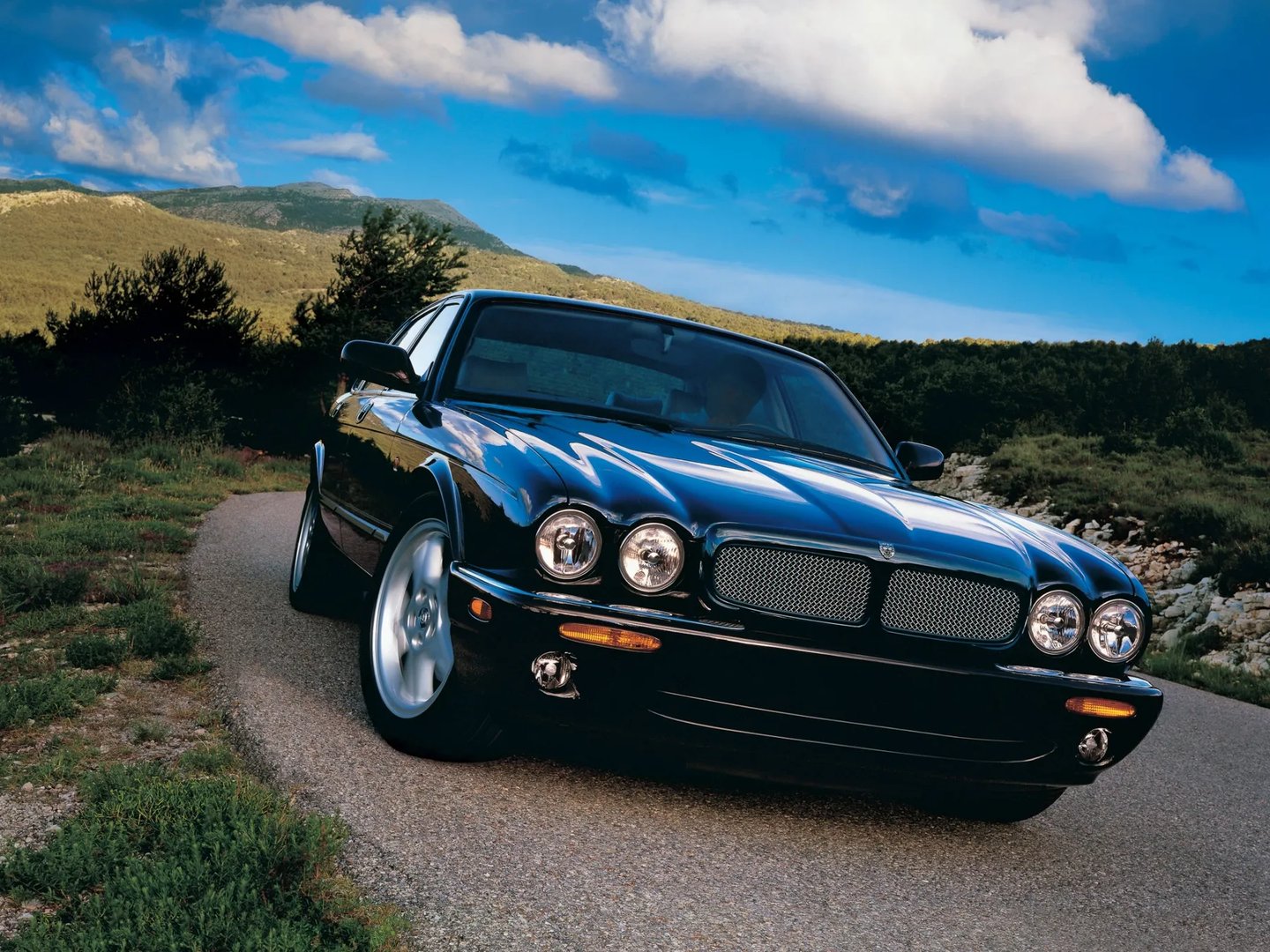 Jaguar_XJR_2_generation_restyling__Sedan__1.jpg