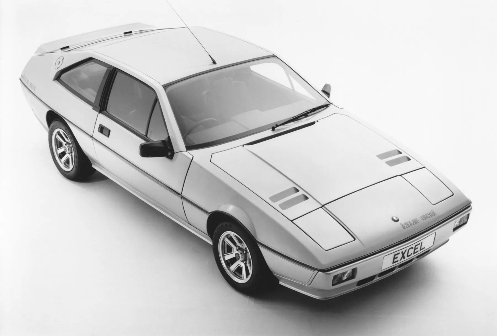 Lotus_Excel_1_generation__Coupe__3.jpg