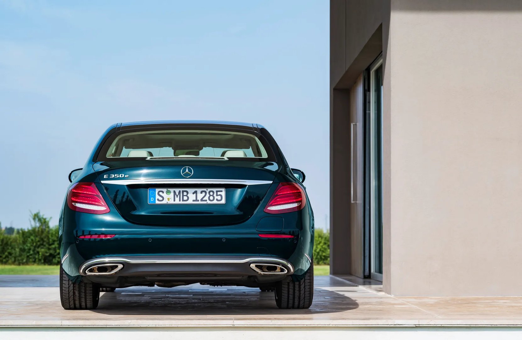 Mercedes_E-Class_5_generation__Sedan__12.jpg