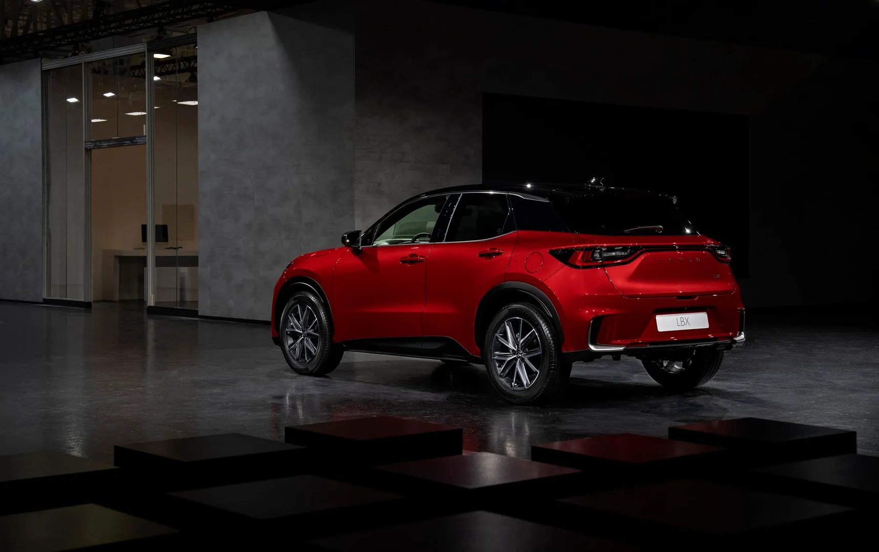 Lexus_LBX_1_generation__SUV_5-doors__11.jpg