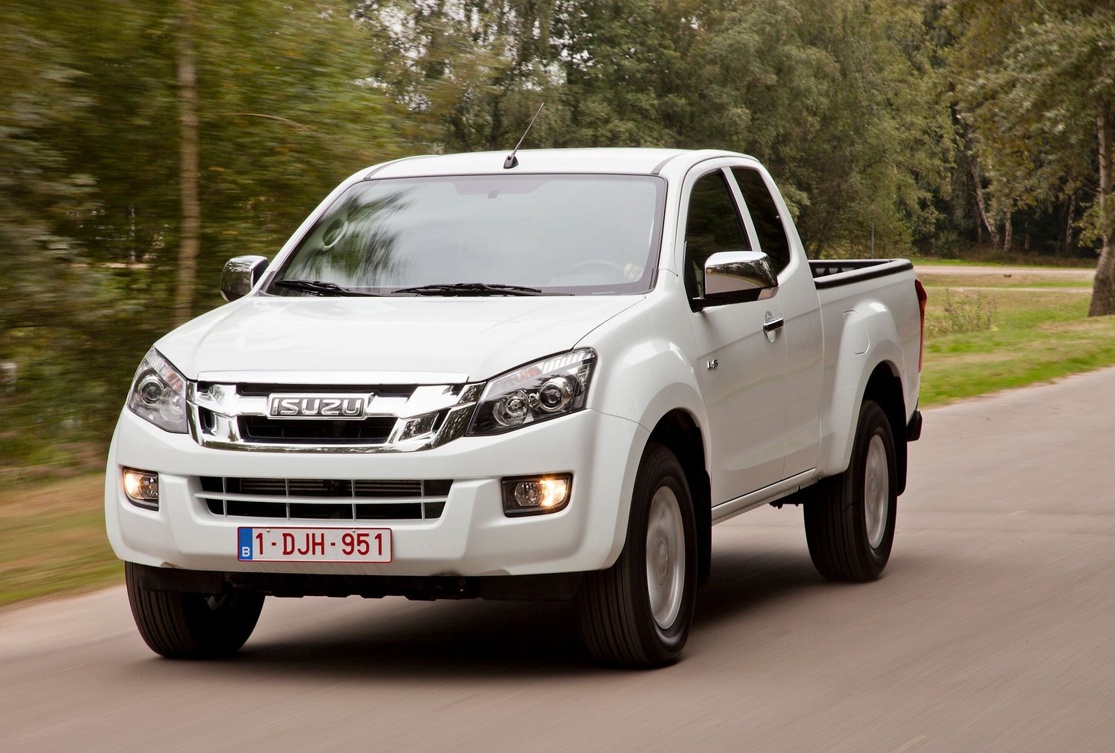 isuzu_D-Max_2_generation__Pickup_1.5-cab__9.jpg