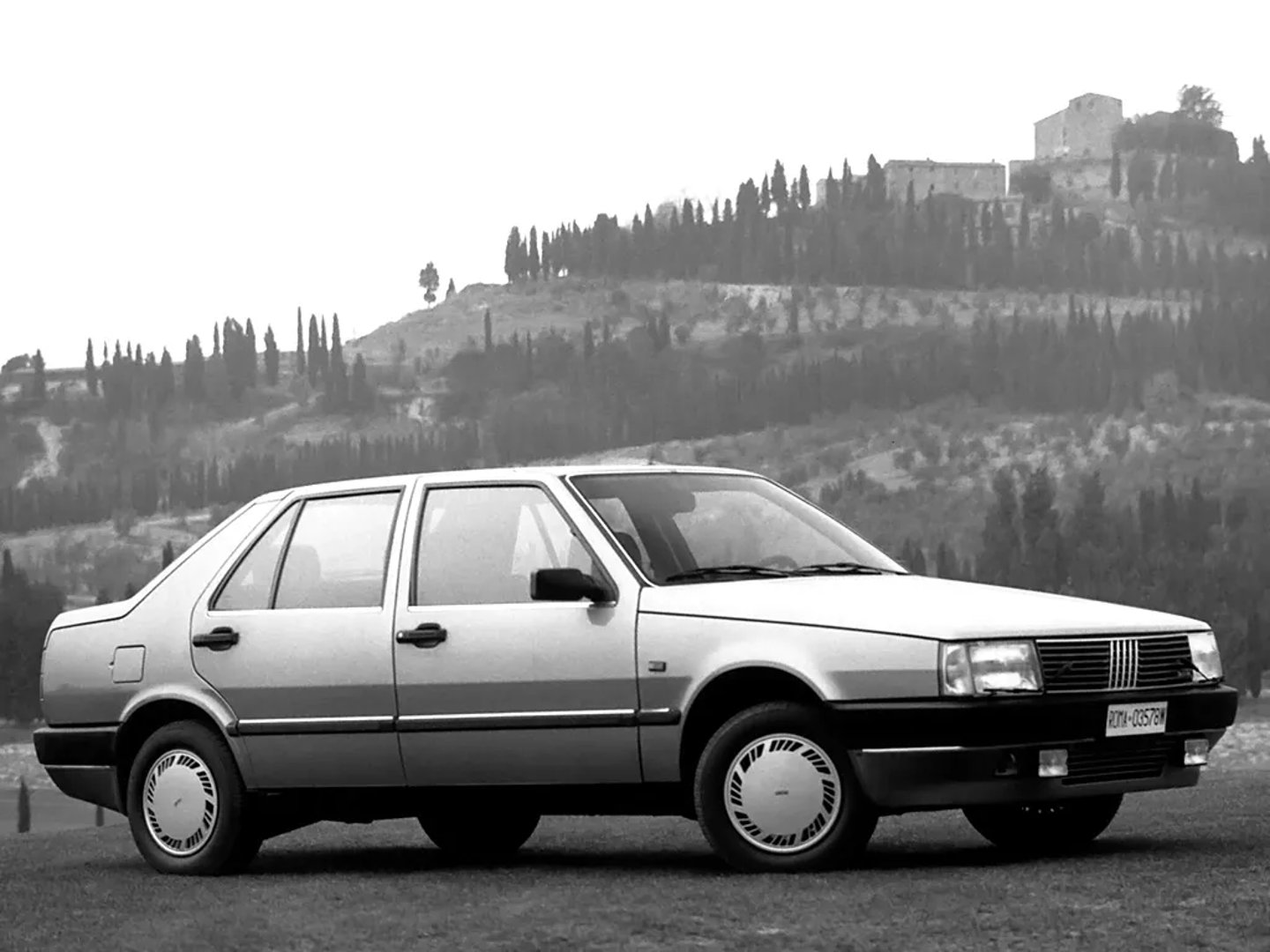 Fiat_Croma_1_generation__Liftback__5.jpg
