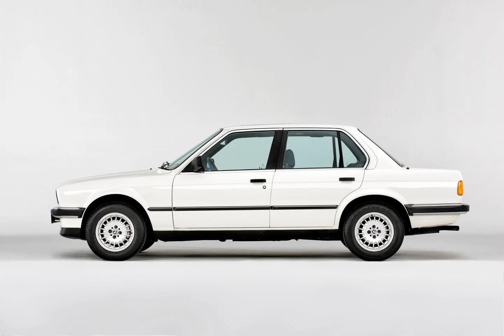 BMW_3_series_2_generation__Sedan__1.jpg