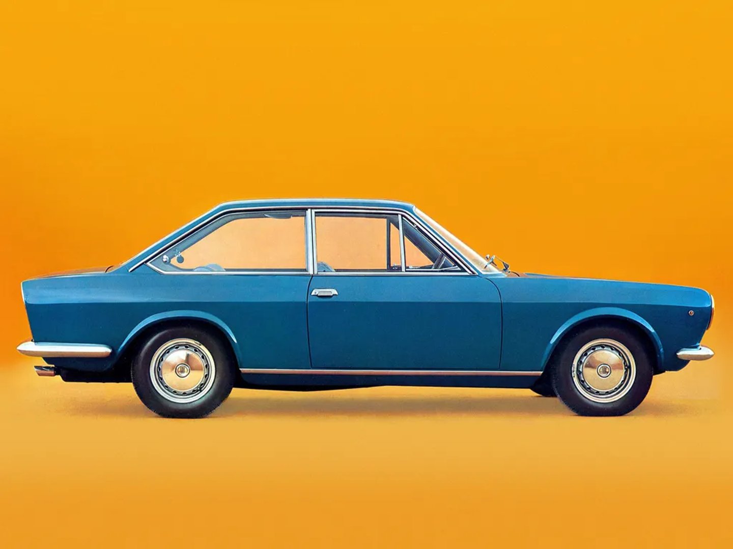 Fiat_124_1_generation__Coupe__1.jpg