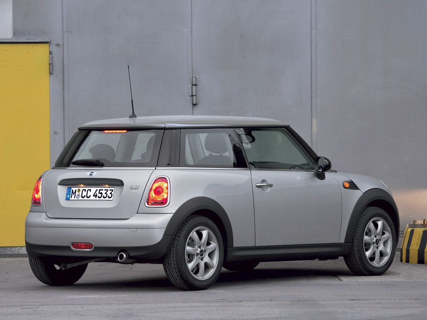 mini_Cooper_2_generation__Mini_3-doors__30.jpg