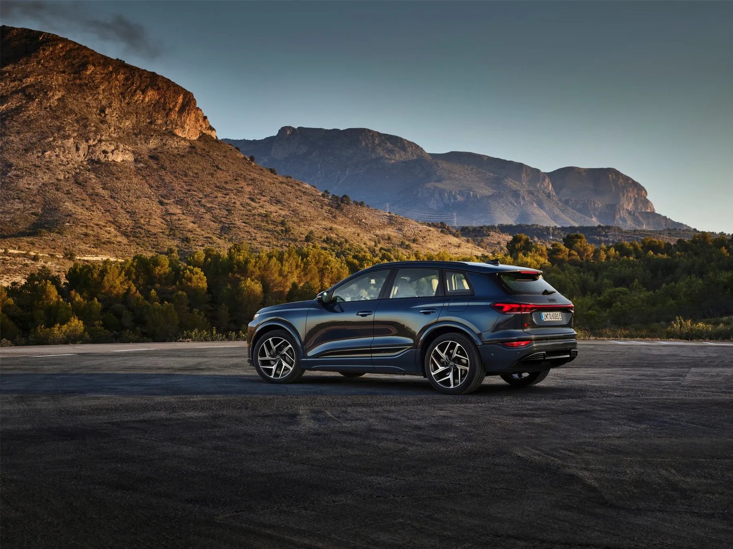 audi_Q6_e-tron_1_generation__SUV_5-doors__4.jpg