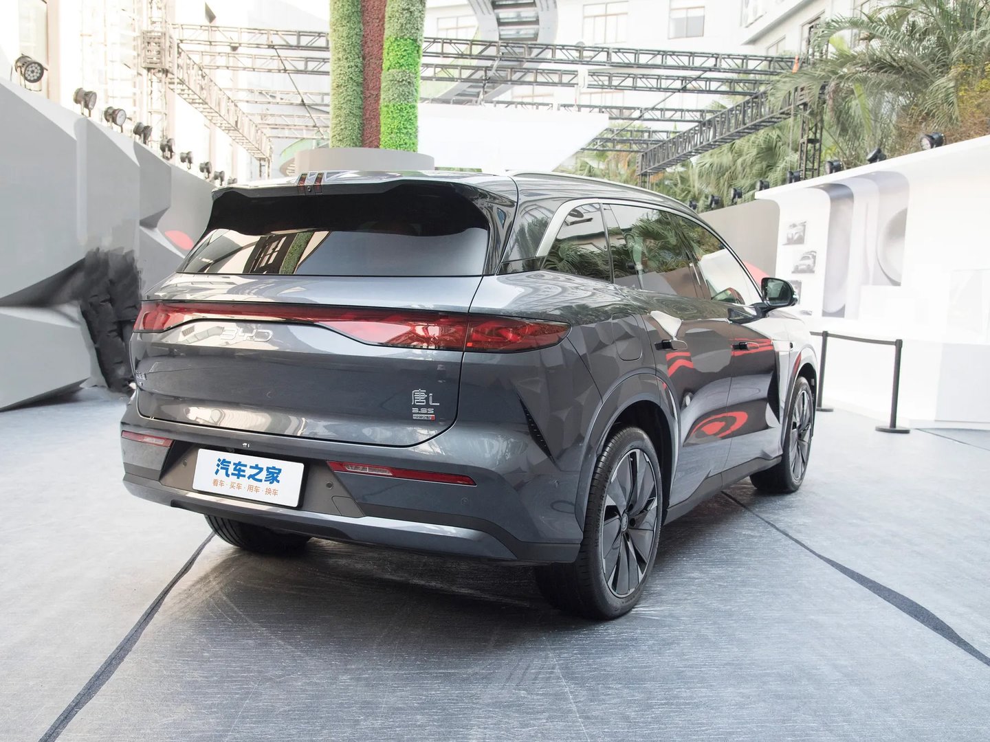 byd_Tang_L_1_generation__SUV_5-doors__10.jpg