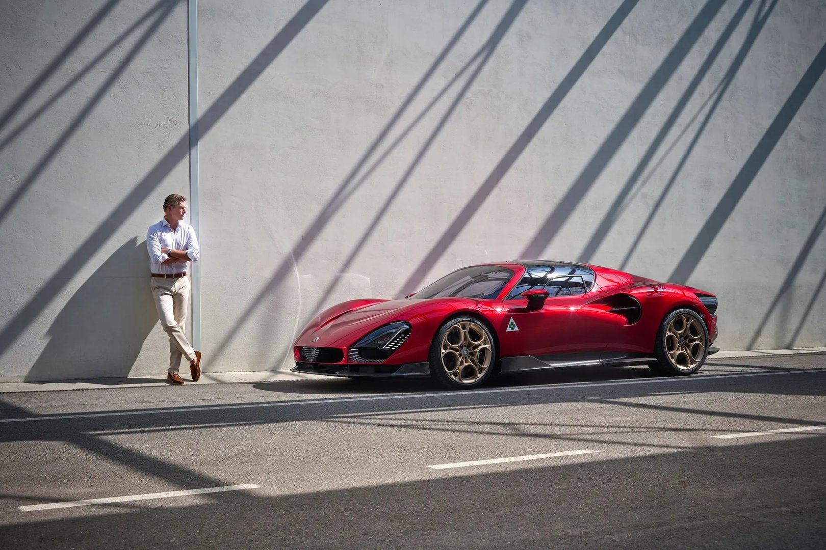 Alfa Romeo_33_Stradale_2_generation__Coupe__1.jpg