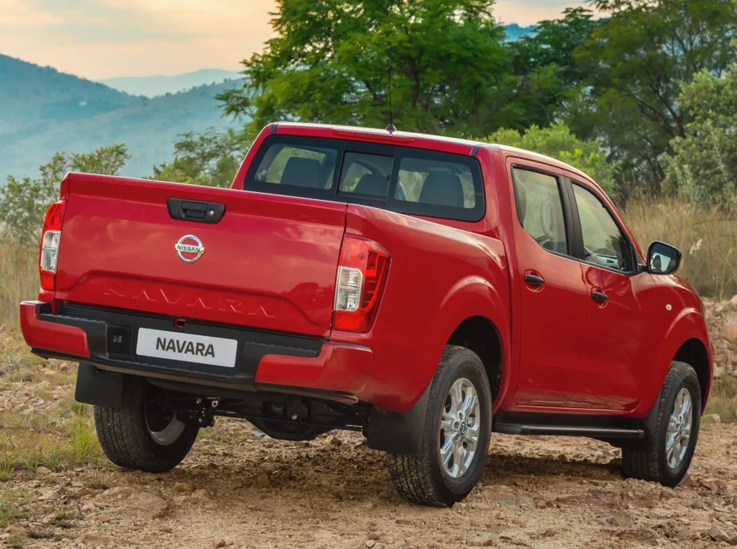 Nissan_Navara_4_generation_restyling__Pickup_double-cab__2.jpg