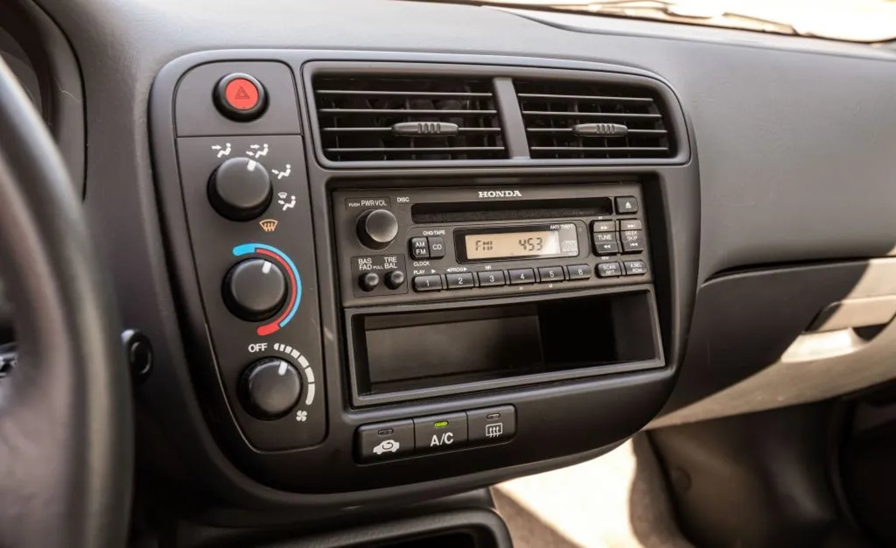 Honda_Civic_6_generation_restyling__Coupe__9.jpg