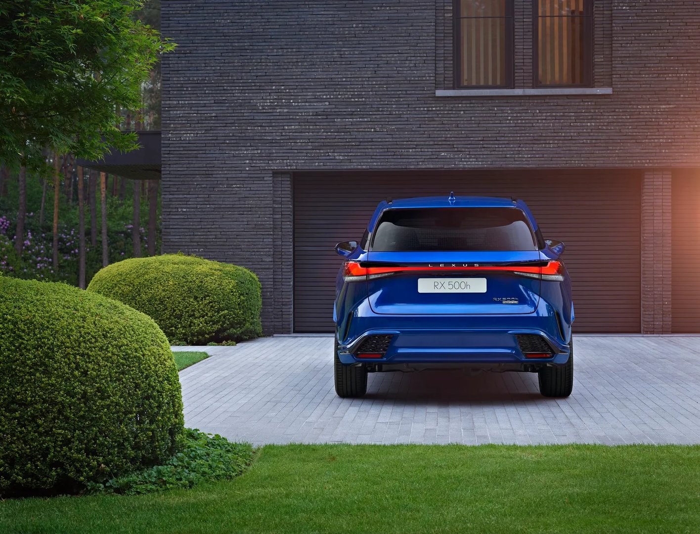 Lexus_RX_5_generation__SUV_5-doors__12.jpg