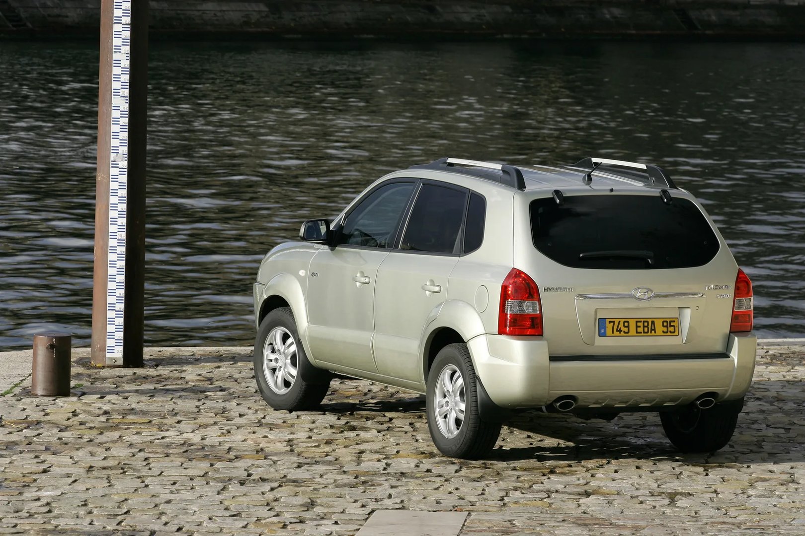 Hyundai_Tucson_1_generation__SUV_5-doors__5.jpg