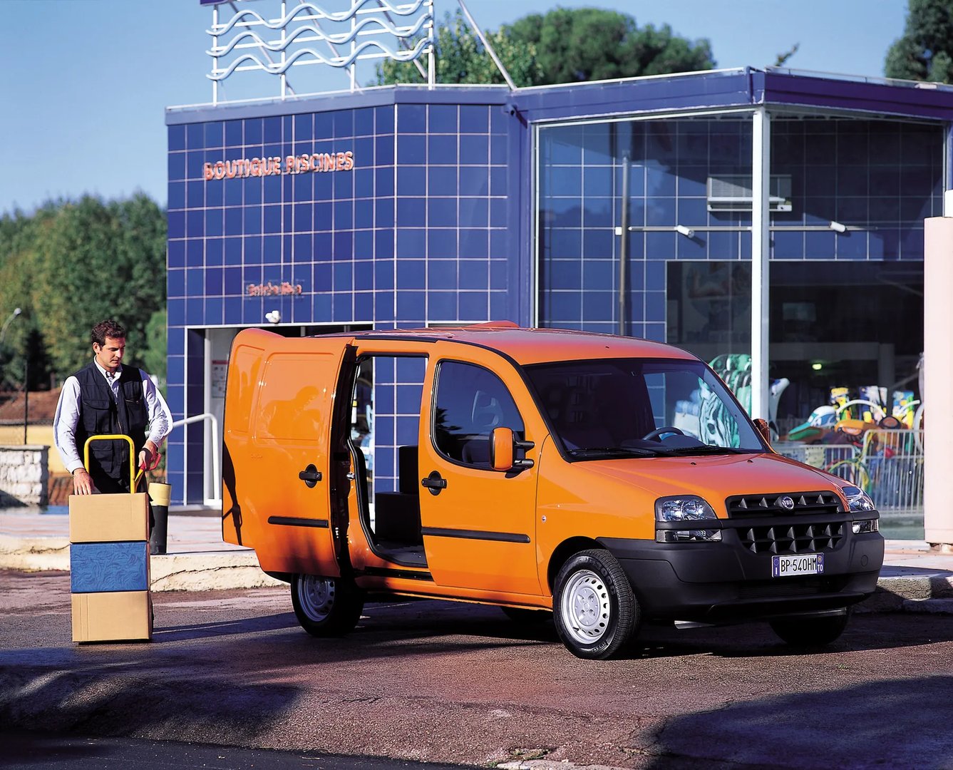 Fiat_Doblo_1_generation__Van__2.jpg