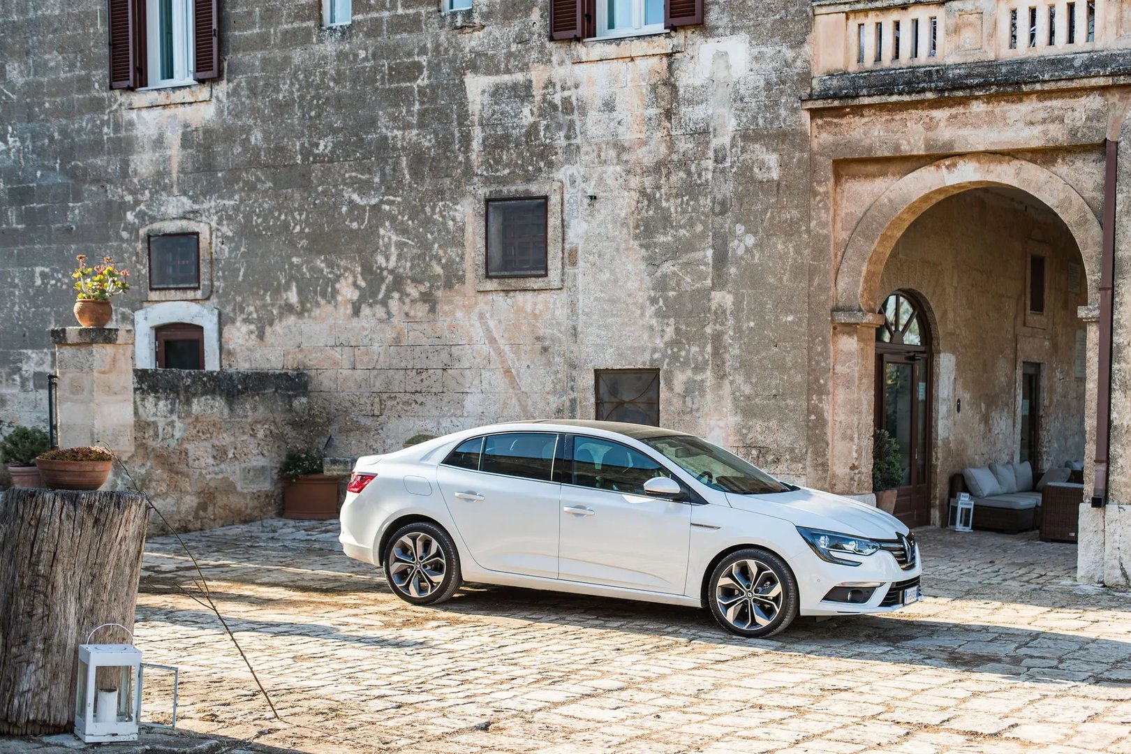 Renault_Megane_4_generation__Sedan__7.jpg