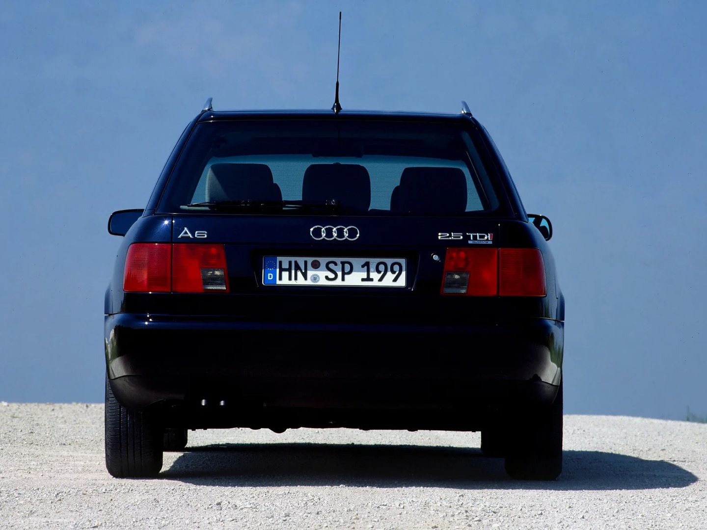 Audi_A6_1_generation__Estate_5-door__8.jpg