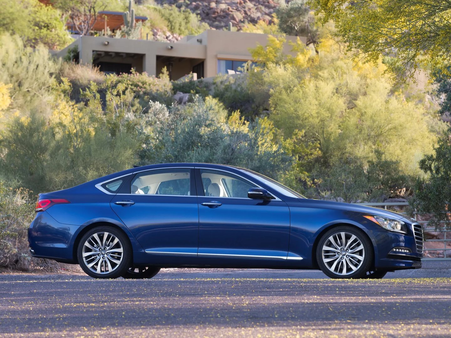 Hyundai_Genesis_2_generation__Sedan__4.jpg