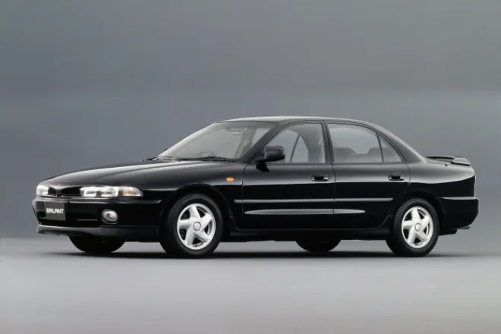 Mitsubishi_Eterna_7_generation__Sedan__1.jpg