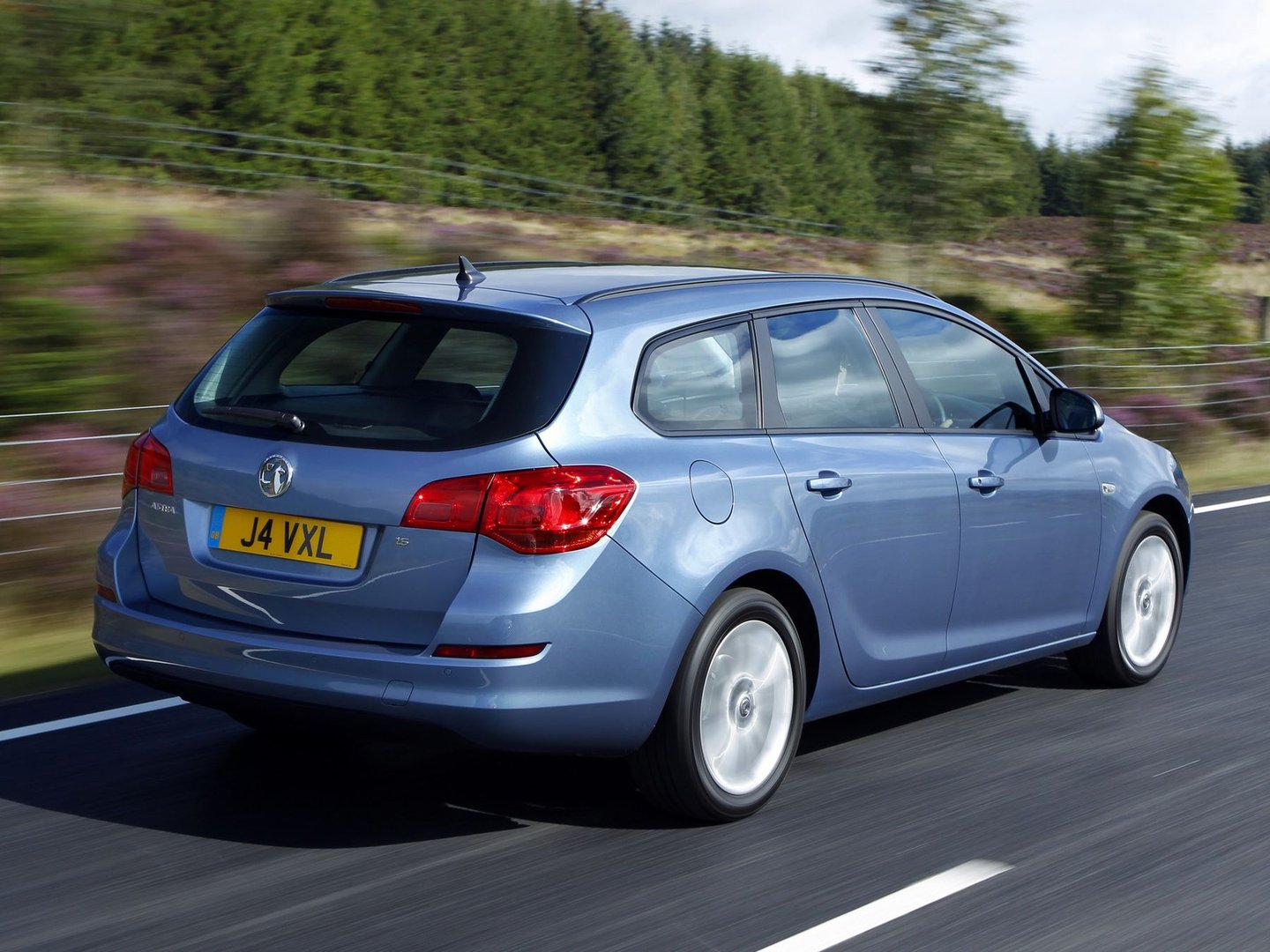 vauxhall_Astra_6_generation__Estate_5-door__25.jpg