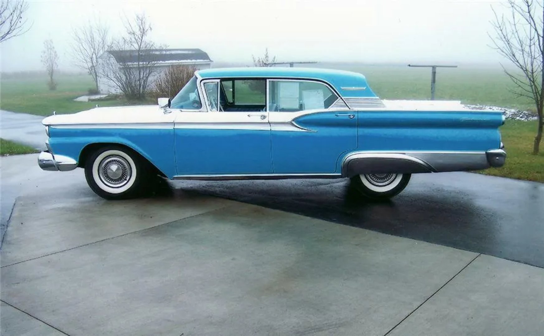 Ford_Galaxie_(USA)_1_generation__Sedan_Hardtop__2.jpg