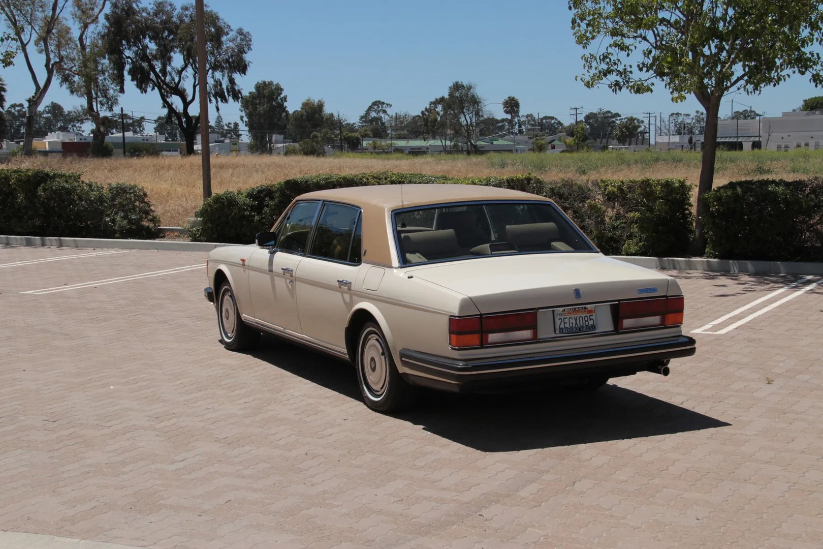 Rolls-Royce_Silver_Spur_1_generation__Sedan__10.jpg
