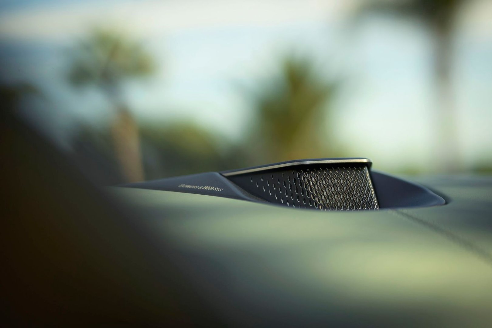 aston-martin_Vanquish_3_generation__Cabrio__12.jpg